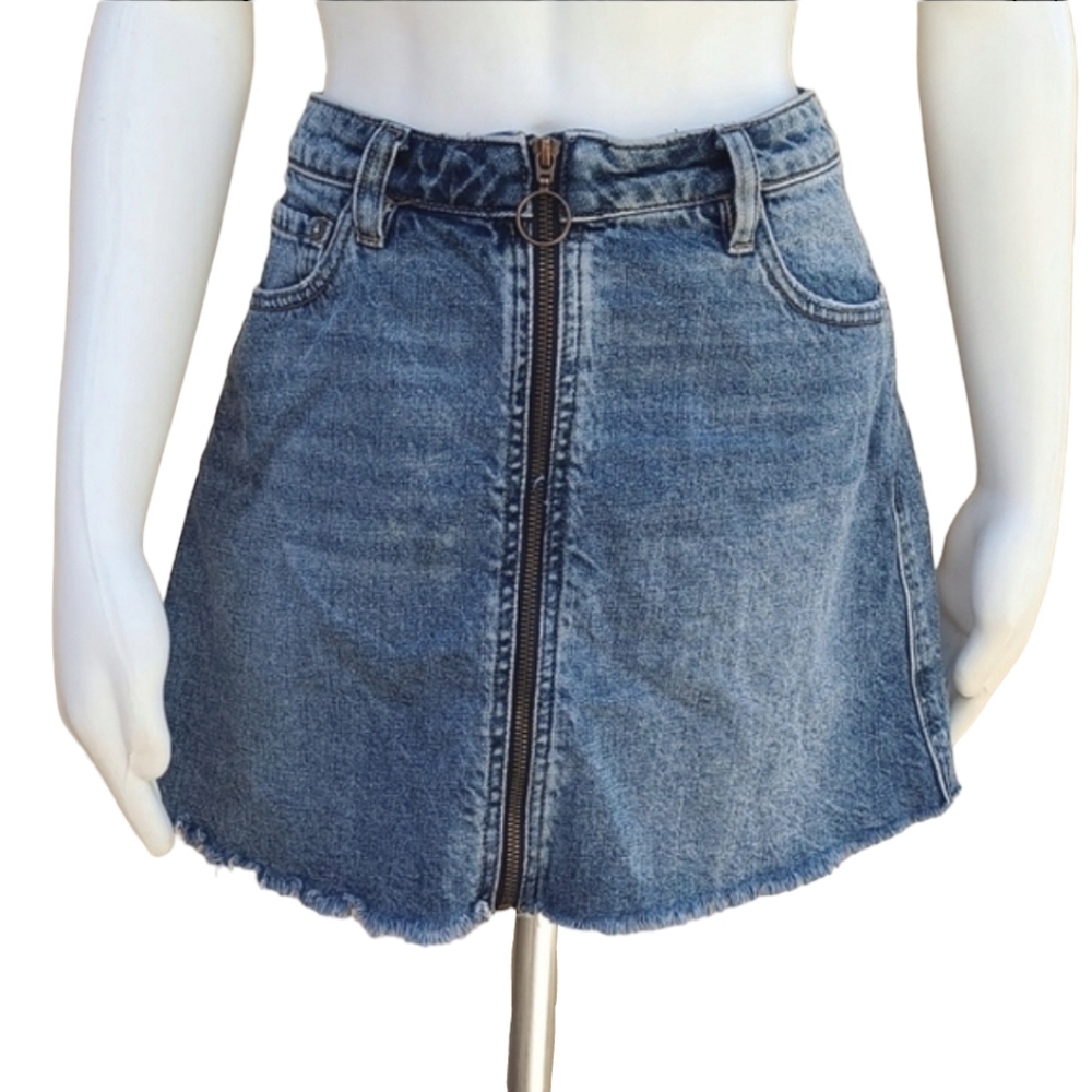 WE THE FREE PEOPLE Front Zipper Jean Skirt 28 M Denim Mini Frayed Hem 30" Waist - Picture 5 of 16